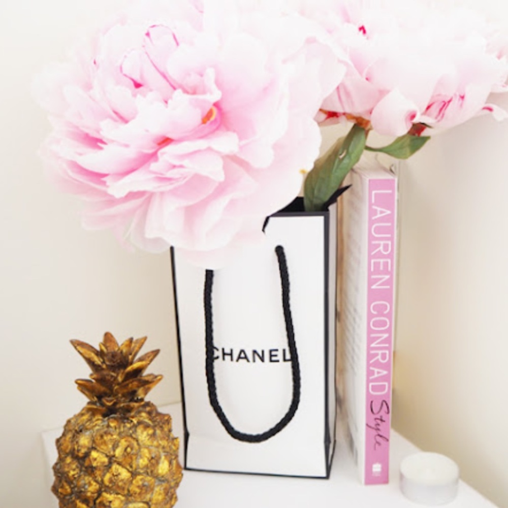 CHANEL Bag White Black Letters 9' X 5' Black String Collapsible - Picture 8 of 16